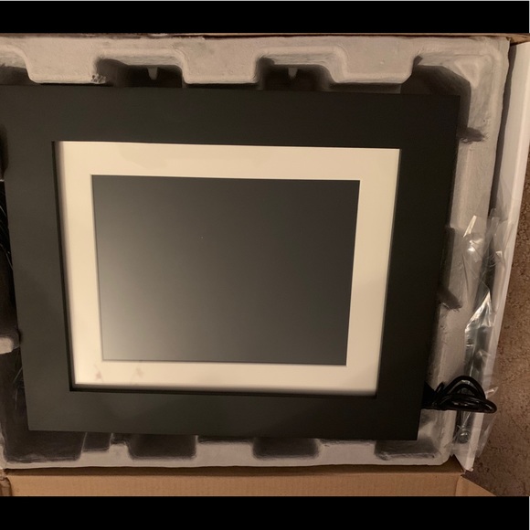 New In Box Digital Picture Frame - Picture 2 of 3